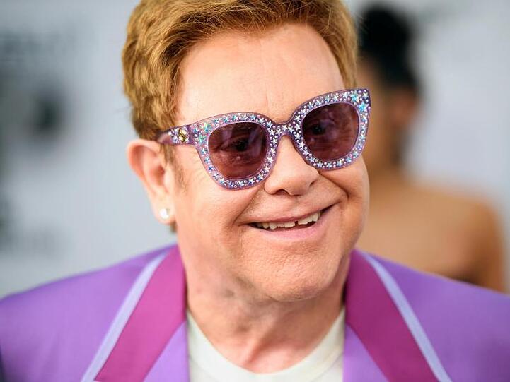 Elton John glaubt, ein Geist bewohne seine Villa in Windsor.