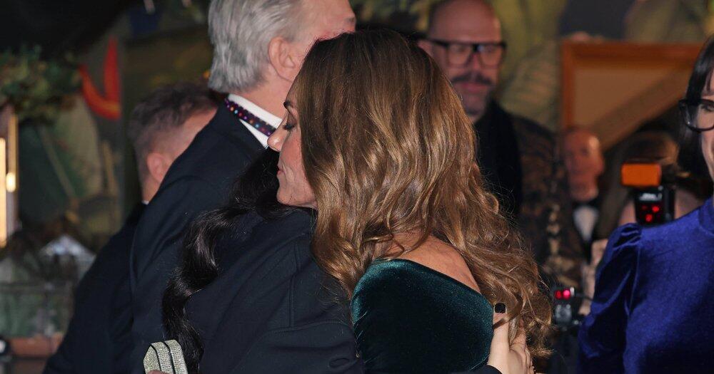 Jessie-J-und-Prinzessin-Kate-Eine-Umarmung-von-Mutter-zu-Mutter-