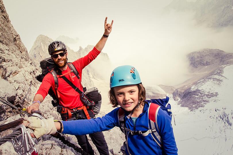 Am Gipfeltag auf dem Klettersteig unterhalb des Zugspitz-Gipfels: Sebastian Stiphout kann Luca kaum bremsen.