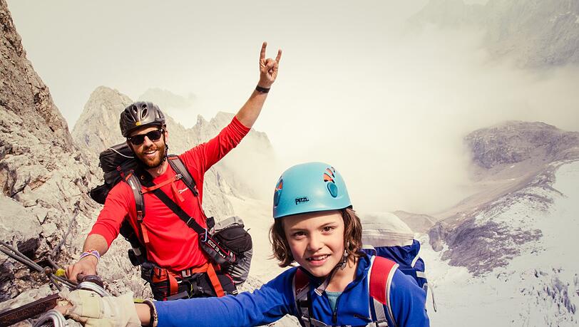 Am Gipfeltag auf dem Klettersteig unterhalb des Zugspitz-Gipfels: Sebastian Stiphout kann Luca kaum bremsen. Am Gipfeltag auf dem Klettersteig unterhalb des Zugspitz-Gipfels: Sebastian Stiphout kann Luca kaum bremsen.