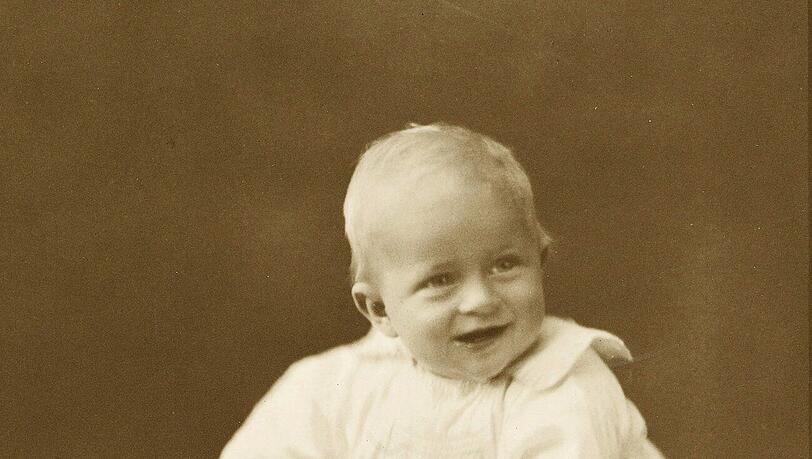 Prinz Philip als Baby 1922. Prinz Philip als Baby 1922.