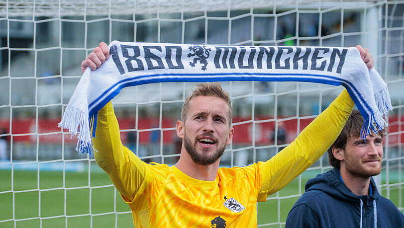Sichtlich gerührt: Löwen-Keeper Marco Hiller nach seinem letzten Spiel für den TSV 1860.