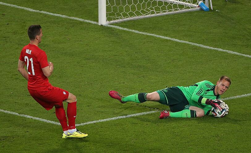 MARC-ANDRÉ TER STEGEN: NOTE 3. Löste Zieler ab. Blieb ebenso beschäftigungslos.