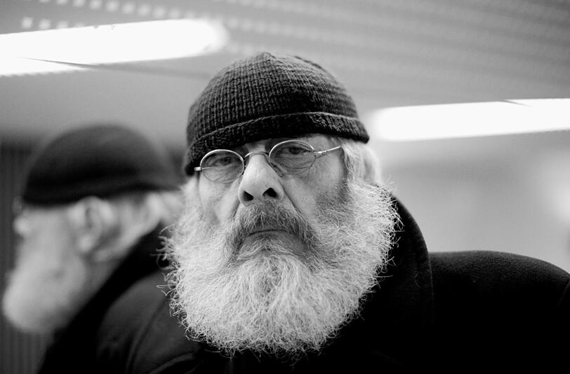 15.06. Harry Rowohlt (70): Der Sohn des Verlegers Ernst Rowohlt war ein gefragter Übersetzer. Neben den «Winnie-the-Pooh»-Geschichten übersetzte der Hörbuchsprecher auch englischsprachige Literatur. In der TV-Serie «Lindenstraße» spielte er die Rolle des Penners Harry.