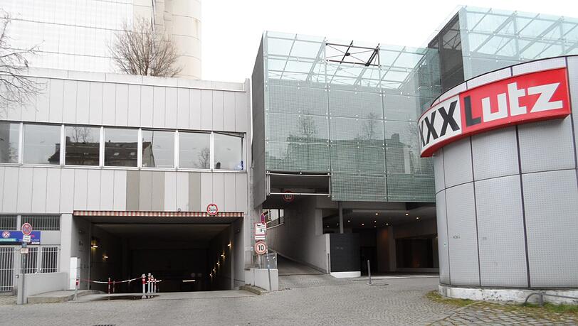 Die Idee: Das Parkhaus vom XXXLutz soll für die Anwohner geöffnet werden. Die Idee: Das Parkhaus vom XXXLutz soll für die Anwohner geöffnet werden.