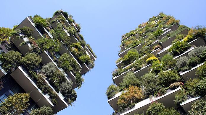Blick auf den "Bosco Verticale", zwei begrünte Hochhaustürme. "Bosco Verticale" ist Italienisch und bedeutet vertikaler oder senkrechter Wald. Blick auf den "Bosco Verticale", zwei begrünte Hochhaustürme. "Bosco Verticale" ist Italienisch und bedeutet vertikaler oder senkrechter Wald.