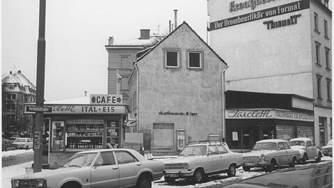 Schon damals ein Münchner Traditionsbetrieb: das Sarcletti an der Ecke Nymphenburger Straße/Schulstraße in der Nachriegszeit.
