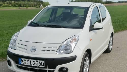 Trägt die typische Nissan-Front – ist aber eigentlich ein Suzuki: Der kleine Pixo verbraucht nach EU-Norm nur 4,4 Liter pro 100 Kilometer. Trägt die typische Nissan-Front – ist aber eigentlich ein Suzuki: Der kleine Pixo verbraucht nach EU-Norm nur 4,4 Liter pro 100 Kilometer.