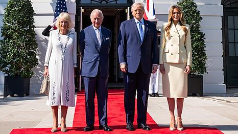 Am zweiten Tag mit Donald Trump und Melania Trump (r.) haben K&ouml;nig Charles und Camilla viel vor.