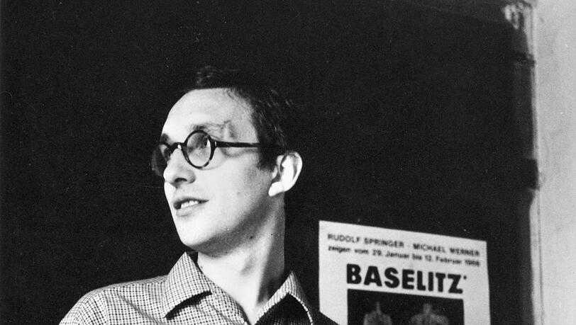 Georg Baselitz im Jahr 1966 in seinem Atelier in West-Berlin. Georg Baselitz im Jahr 1966 in seinem Atelier in West-Berlin.
