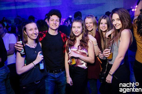 Auch an den Weihnachtsfeiertagen hatte der Neuraum geöffnet. Klicken Sie sich durch die Partybilder vom 24. und 25. Dezember.