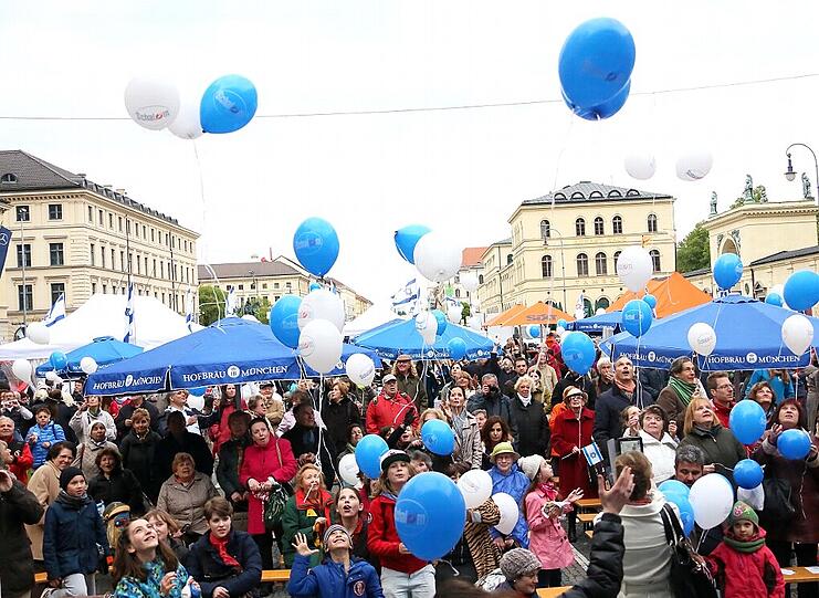 Mit vielen Tanzdarbietungen und Live-Musik wurde vergangenen Woche auf dem Odeonsplatz der Israeltag gefeiert. Die Bilder...