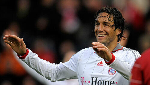 Luca Toni gab nach langem Fehlen sein Comeback in der ersten Elf der Bayern. Luca Toni gab nach langem Fehlen sein Comeback in der ersten Elf der Bayern.