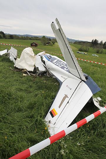 Im Allgäu bei Sulzberg zwei Kleinflugzeuge kollidiert. Zwei Männer sterben.