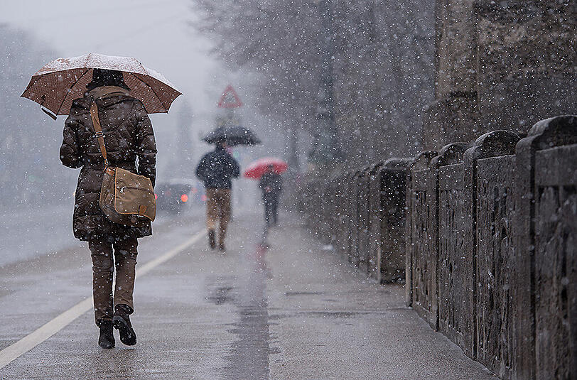 Bilder vom Dienstagvormittag aus München: Kurz vor dem kalendarischen Frühlingsbeginn schneit es nochmal so richtig in der bayerischen Landeshauptstadt.