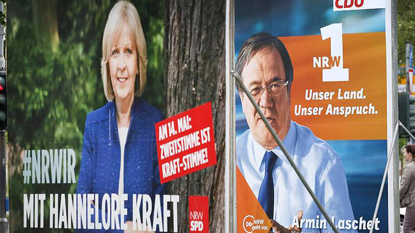 Wahlplakate der nordrhein-westfälischen Ministerpräsidentin Hannelore Kraft und des CDU-Spitzenkandidaten Armin Laschet in Düsseldorf.