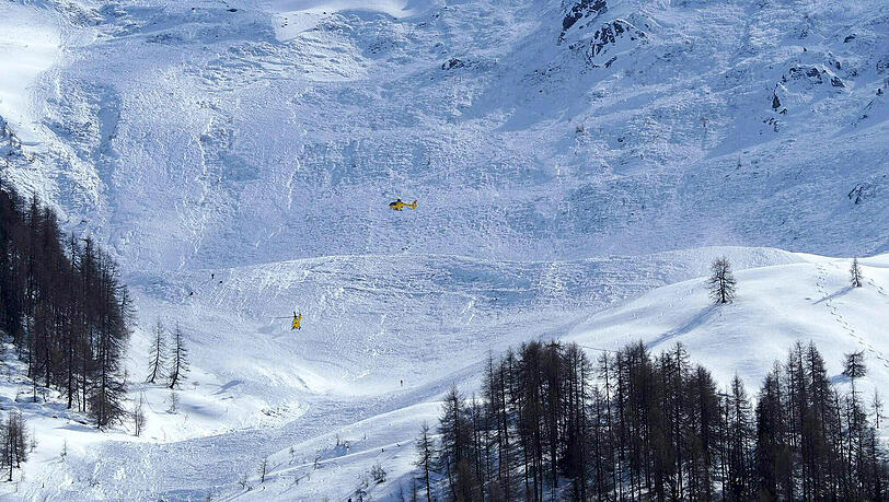Die Lawine riss zwei Mitglieder der vierköpfigen Gruppe mit. (Archivbild) Die Lawine riss zwei Mitglieder der vierköpfigen Gruppe mit. (Archivbild)