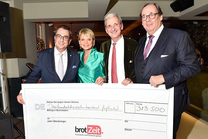 Stavros Kostantinidis, Uschi Glas mit Ehemann Dieter Hermann und Dr. Harald Mosler.