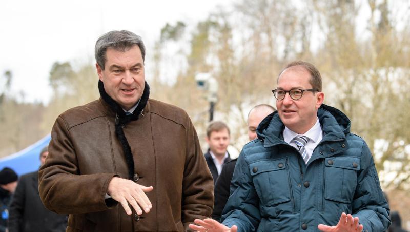 Markus Söder (CSU, l), Ministerpräsident von Bayern, und Alexander Dobrindt, CSU-Landesgruppenchef. Foto: Matthias Balk/dpa/Archivbild Markus Söder (CSU, l), Ministerpräsident von Bayern, und Alexander Dobrindt, CSU-Landesgruppenchef. Foto: Matthias Balk/dpa/Archivbild