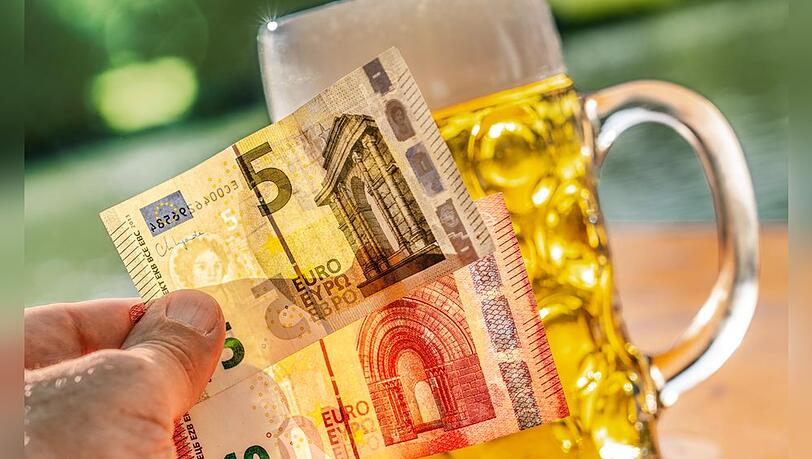 Der durchschnittliche Preis für eine Maß Bier liegt 2025 bei über 15 Euro.