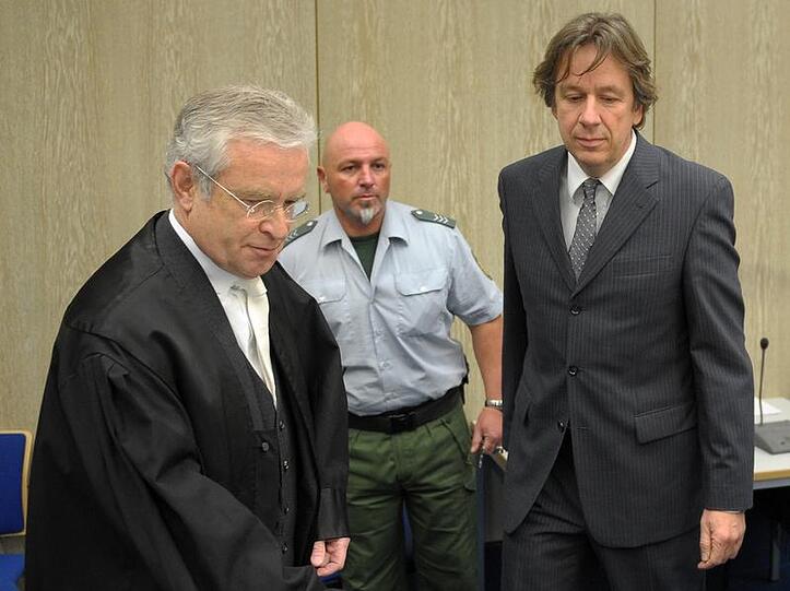 Jörg Kachelmann (r) und sein Anwalt Johann Schwen