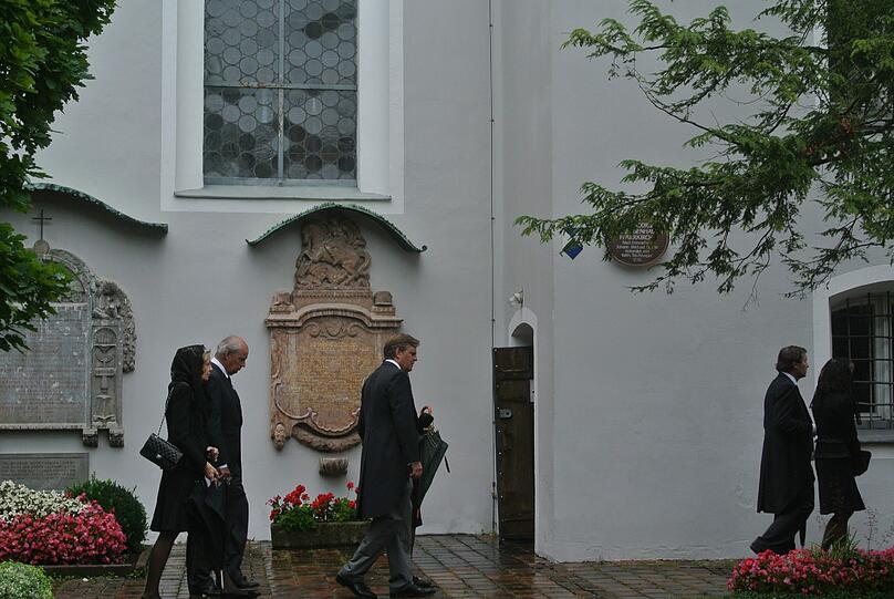 &bdquo;MMchen&ldquo;, wie er genannt wurde, weinte beim Lesen des Berichts über ihren letzten Weg. Max Michel begab sich dann in seiner prachtvollen Villa in Bogenhausen zum Trauern in sein Zimmer, aß nicht und nahm auch seine Tabletten nicht mehr.