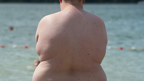In Deutschland ist dem "XXL-Report" der DAK zufolge jeder vierte Erwachsene zwischen 18 und 79 fettleibig. Foto: Sebastian Kahnert