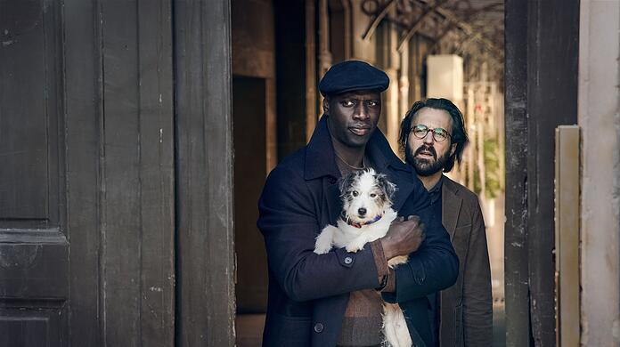 Unschlagbares Trio: Assane Diop, genannt Lupin (Omar Sy), sein Kumpel Benjamin (Antoine Gouy) und Schoßhund J'accuse.