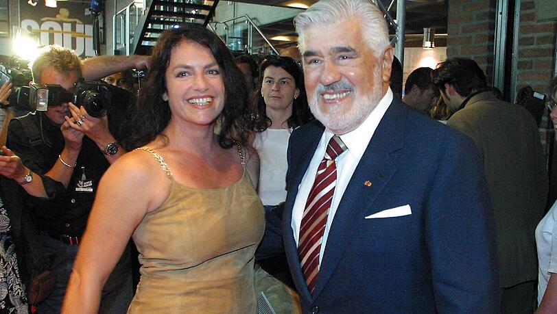 Schauspielerin Christine Neubauer und Mario Adorf beim Filmfest M&uuml;nchen 2003