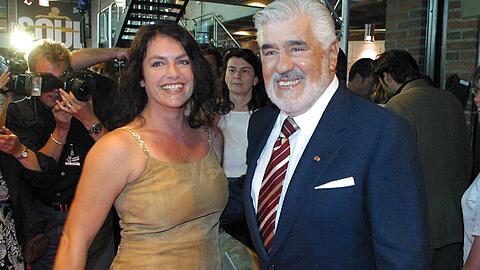 Schauspielerin Christine Neubauer und Mario Adorf beim Filmfest 2003