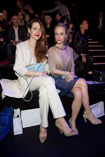 In den nächsten Tagen werden sich auch zahlreiche Promis auf der Fashion Week sehen lassen. Hier die Schauspielerinnen Julia Malik (links) und Friederike Kempter.