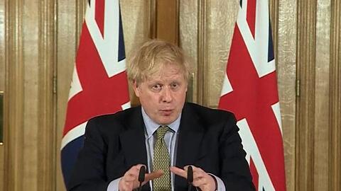 In seiner Strategie, das Coronavirus abzuwehren, machte Boris Johnson nach Meinung vieler Experten gleich am Anfang einen großen Fehler.