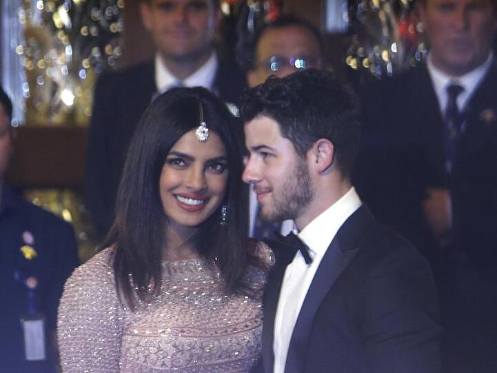 Die Bollywood Schauspielerin Priyanka Chopra und der US-Sänger Nick Jonas haben selbst erst vor kurzem geheiratet.
