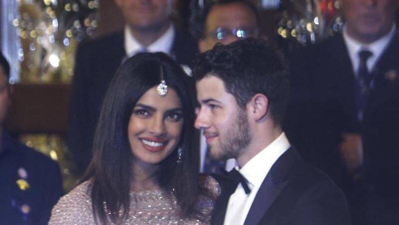 Die Bollywood Schauspielerin Priyanka Chopra und der US-Sänger Nick Jonas haben selbst erst vor kurzem geheiratet. Die Bollywood Schauspielerin Priyanka Chopra und der US-Sänger Nick Jonas haben selbst erst vor kurzem geheiratet.