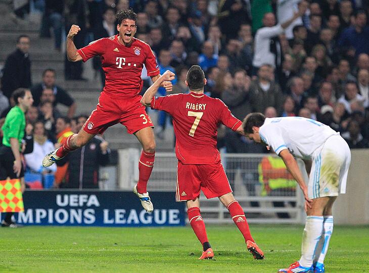 Der FC Bayern gewinnt in einem mäßigen Spiel souverän mit 2:0 bei Olympique Marseille und kann fürs Halbfinale gegen Real Madrid planen. Schweinsteiger holt sich Gelbsperre fürs Rückspiel - sehen Sie hier die Bilder...