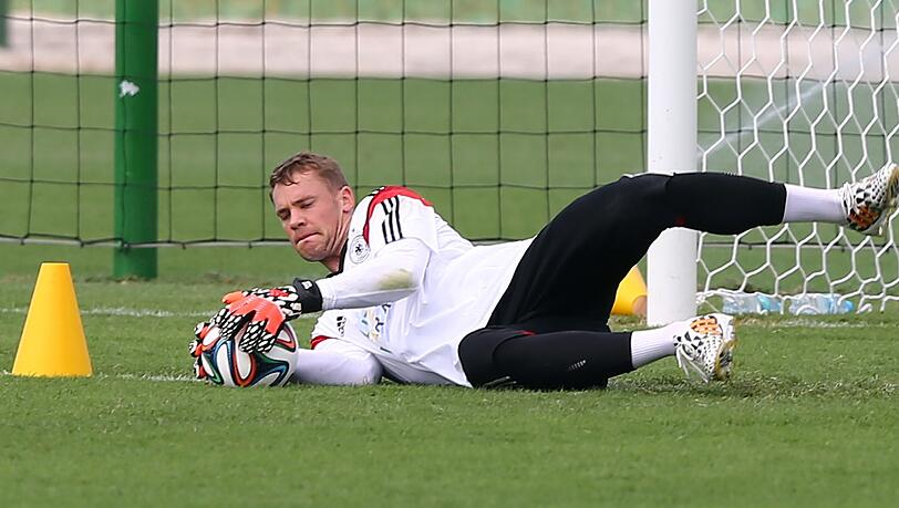 Manuel Neuer: Brasilien, schwül-heiß, die Schulter hält Manuel Neuer: Brasilien, schwül-heiß, die Schulter hält