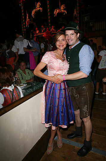 Doreen Dietel mit Freund Tobias Guttenberg im Marstall.