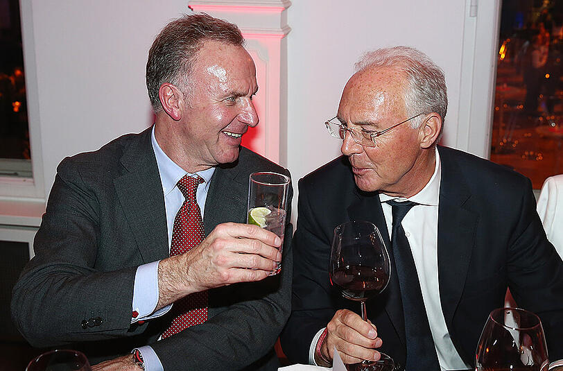 Darauf darf man Anstoßen: Karl-Heinz Rummenigge gesellt sich zu Franz Beckenbauer in die Hall of Fame des Fußballs.