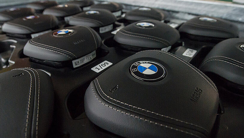 Fast alle großen Hersteller haben mal Takata-Airbags verbaut - auch BMW. Fast alle großen Hersteller haben mal Takata-Airbags verbaut - auch BMW.