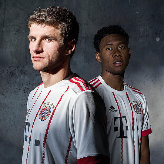 Weiß mit roter Raute: So sieht das neue Champions-League-Trikot des FC Bayern aus.