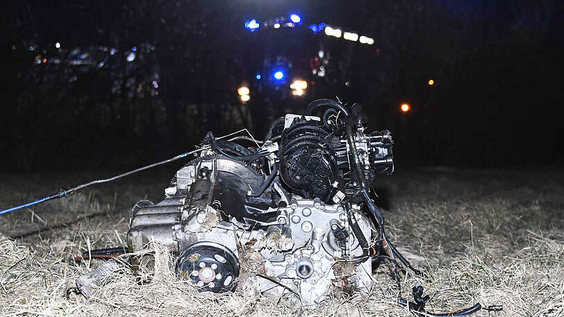 Schwerer Verkehrsunfall auf der FTO: Ein Opel Astra kommt von Straße ab und rast in den Gegenverkehr.