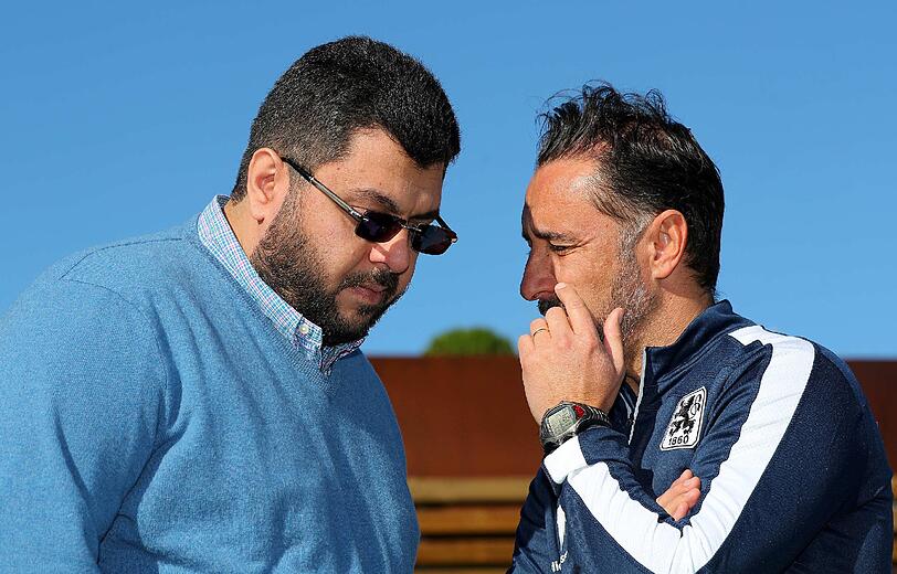 Am Montagmittag kam Löwen-Investor Hasan Ismaik im Trainingslager des TSV 1860 an und sprach zuerst mit Fans und Trainer Vitor Pereira. Die Bilder vom Besuch.
