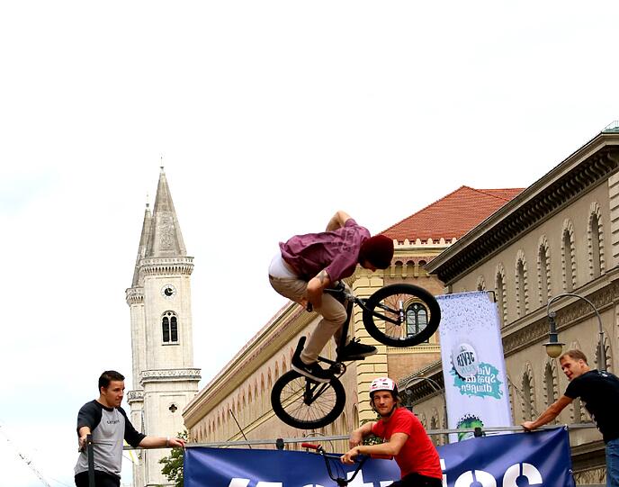 Gute Stimmung in Schwabing und der Maxvorstadt: Beim Streetlife-Festival hatten die Münchner auch heuer bei zahlreichen Angeboten und Shows viel Spaß. Die Bilder.