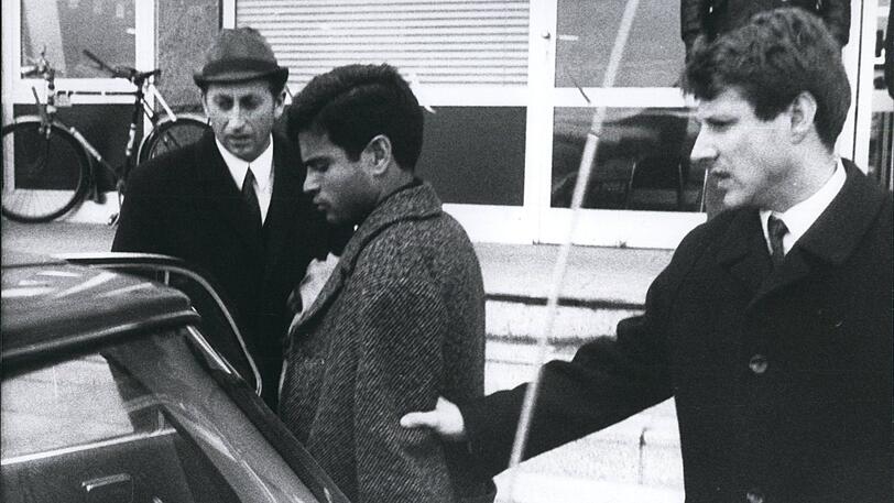 10. Februar 1970: Einer der Terroristen nach seiner Festnahme in Riem.