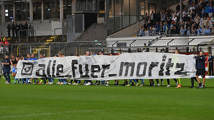 Am Rande des Heimspiels gegen den Halleschen FC entrollten die 1860-Profis im August ein Banner mit der Aufschrift "Alle für Moritz".