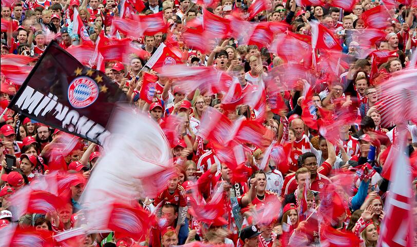 Der FC Bayern feierte am Pfingstsonntag die doppelte Meisterschaft. Die Bilder vom Rathausbalkon am Marienplatz.