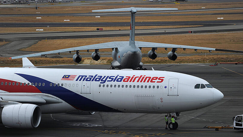Eine Maschine der Malaysia-Airline wird starktlar gemacht (Symbolfoto). Eine Maschine der Malaysia-Airline wird starktlar gemacht (Symbolfoto).