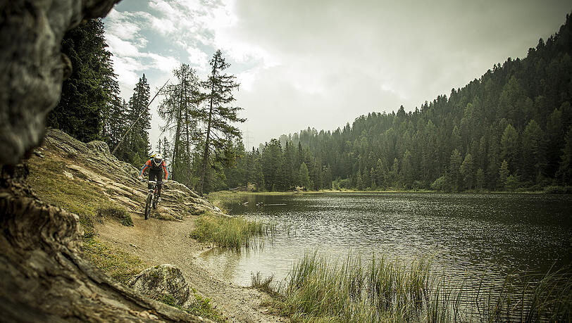 Flowige Trails, atemberaubendes Bergpanorama, stahlblauer See und Spaß mit Freunden: Nauders lädt am 29. Mai zu den ALUTECH Green Days 2014. Flowige Trails, atemberaubendes Bergpanorama, stahlblauer See und Spaß mit Freunden: Nauders lädt am 29. Mai zu den ALUTECH Green Days 2014.