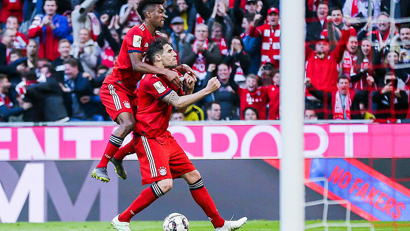JAVI MARTINEZ, NOTE 1: Bayerns Mann für die besonderen Aufgaben rückte ins Team und stabilisierte die Defensive. Fiel mit einigen wichtigen Balleroberungen auf. Schaltete Reus größtenteils aus. Und zeigte mit seinem platzierten Schuss beim 3:0, dass er das auch kann. Schon sein 4. Pflichtspieltreffer in dieser Saison &ndash; persönlicher Rekord. Unter Standing Ovations ausgewechselt.