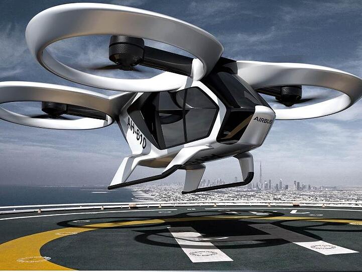 Die von Airbus als Handout zur Verfügung gestellte Computergrafik zeigt eine "CityAirbus" genannte elektrobetriebene, drohnenähnliche Flugmaschine mit vier Sitzplätzen und acht Rotoren.